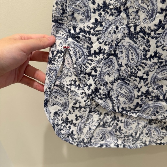 Xirena Isabel Floral Print Vneck Sleeveless Blouse blue white
Size M - Picture 3 of 10